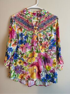 John Mark Women's Tunic Size petite medium Floral Embroidered
Multicolor boho